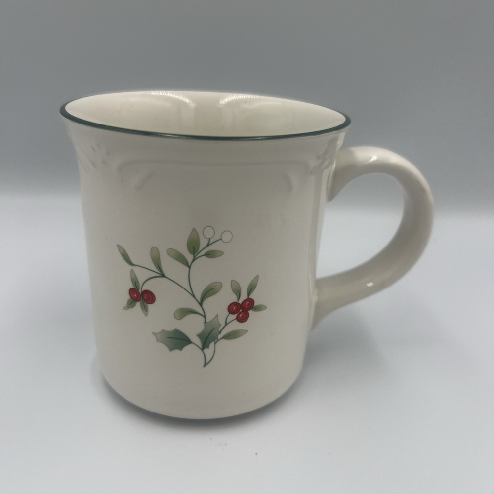 Pfaltzgraff WINTERBERRY MUG Coffee‎ Tea Cup Christmas Holly Berry Berries